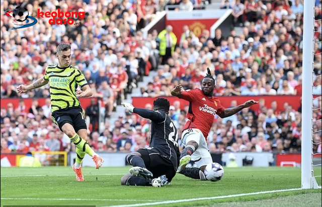  Hạ Man United, Arsenal đua vô địch với Man City đến cùng