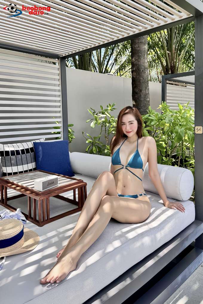 Phan Minh Huyền khoe body 'cực cháy' với bikini