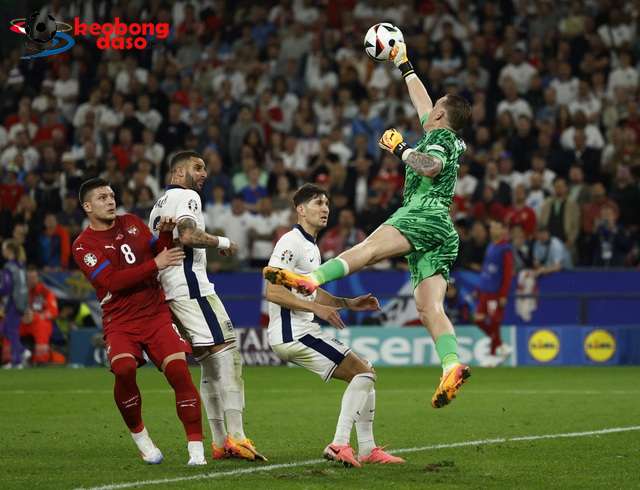  Euro 2024: Tuyển Anh thắng nhọc, thủ môn Pickford sánh ngang huyền thoại