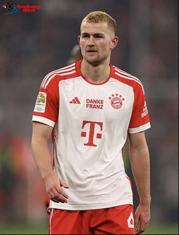  De Ligt đồng ý gia nhập Man United, chờ quyết định từ Bayern Munich