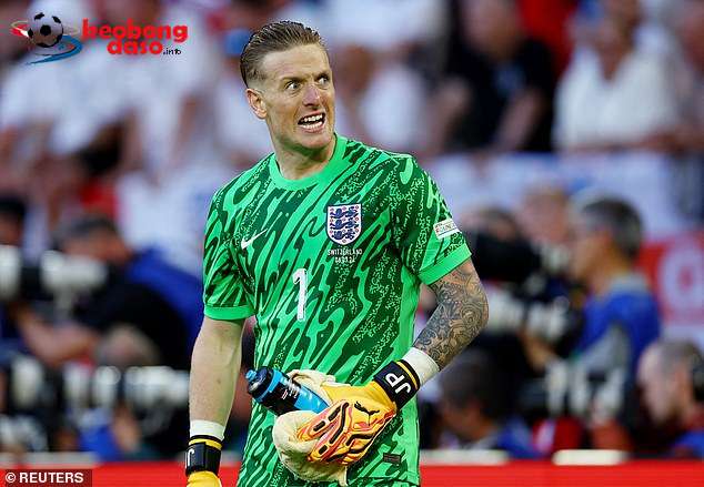  Euro 2024: "Chiếc bình nước huyền thoại" và kỳ tích Jordan Pickford