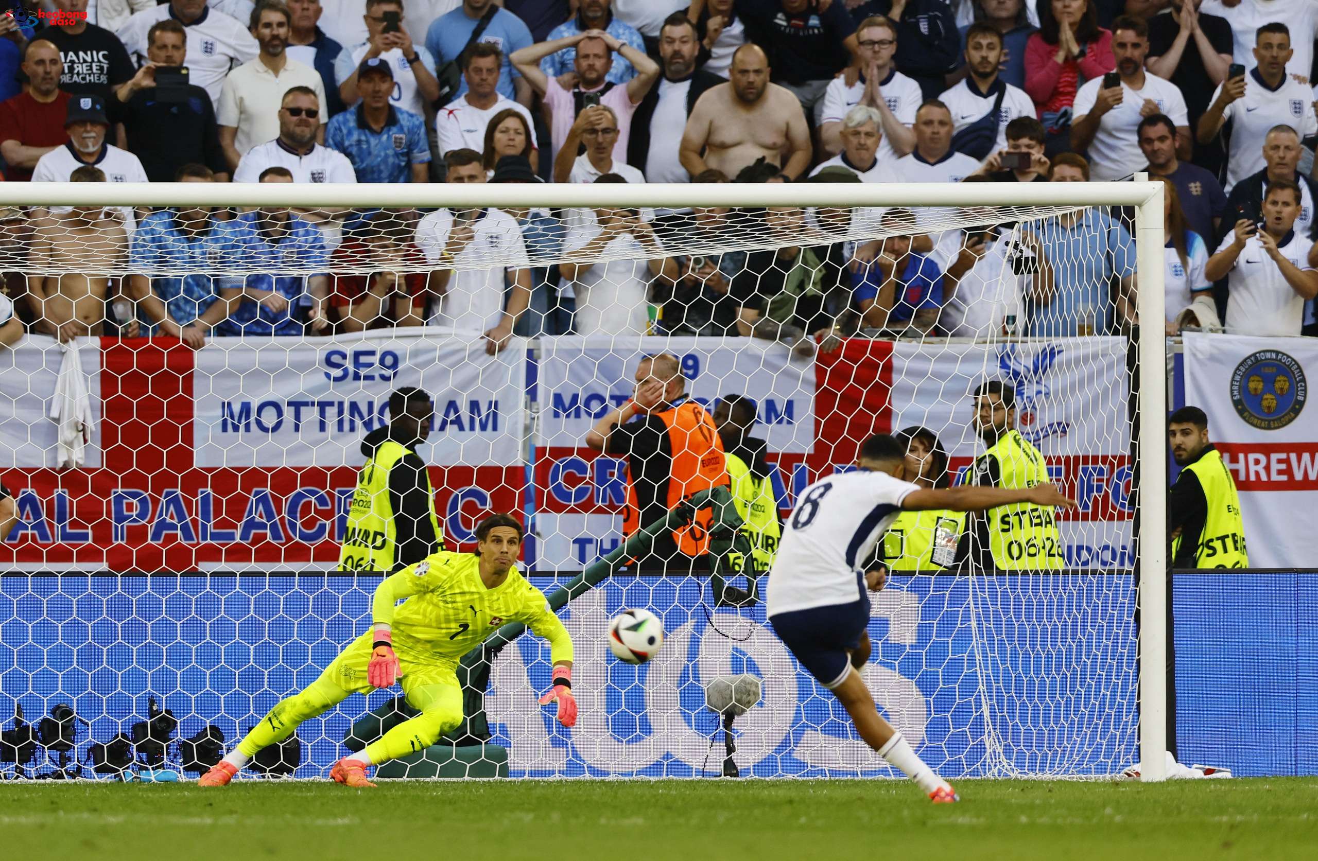  Euro 2024: "Chiếc bình nước huyền thoại" và kỳ tích Jordan Pickford