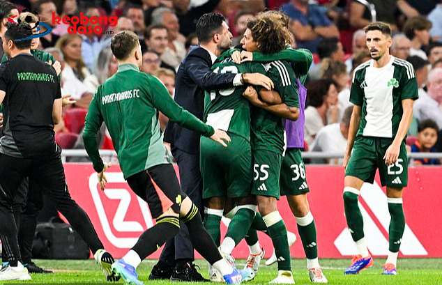  Thủ môn 40 tuổi cản 5 quả 11m, Ajax hạ Panathinaikos sau 34 lượt sút