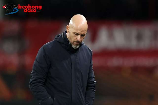  Rộ tin HLV Erik ten Hag sắp mất ghế vào tay trợ lý Van Nistelrooy