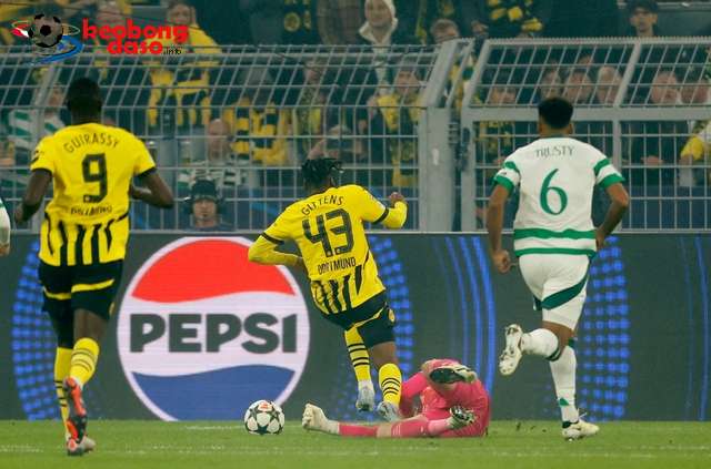  Dortmund hạ gục Celtic, Barcelona dội mưa bàn thắng