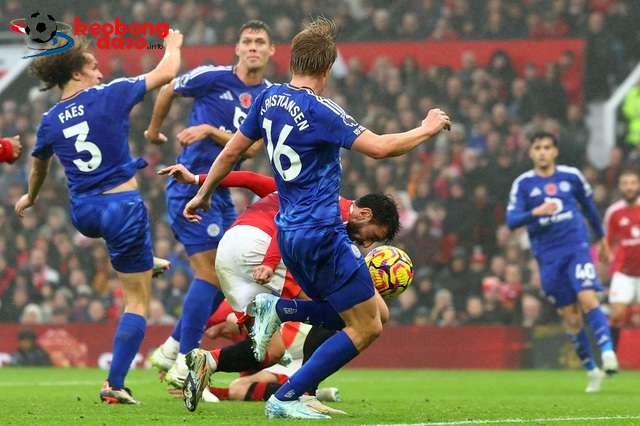  Van Nistelrooy ngồi "ghế nóng", Leicester mơ tách tốp Ngoại hạng Anh