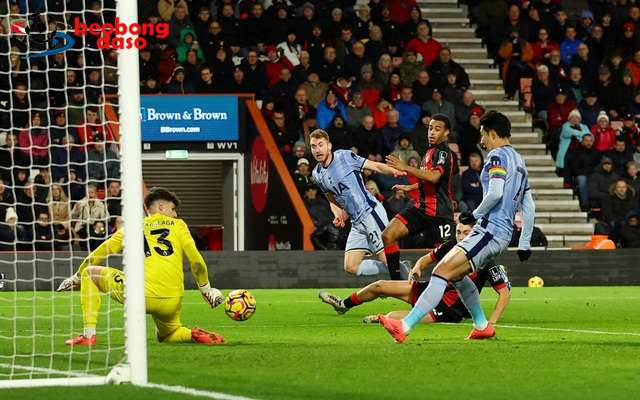  Tottenham sa chân vào vũng lầy, Bournemouth chen chân Top 10 Ngoại hạng Anh